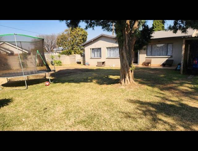 5 BEDROOM HOUSE FOR SALE IN VAN DYK PARK